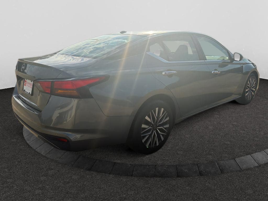 Used 2025 Nissan Altima SV Sedan