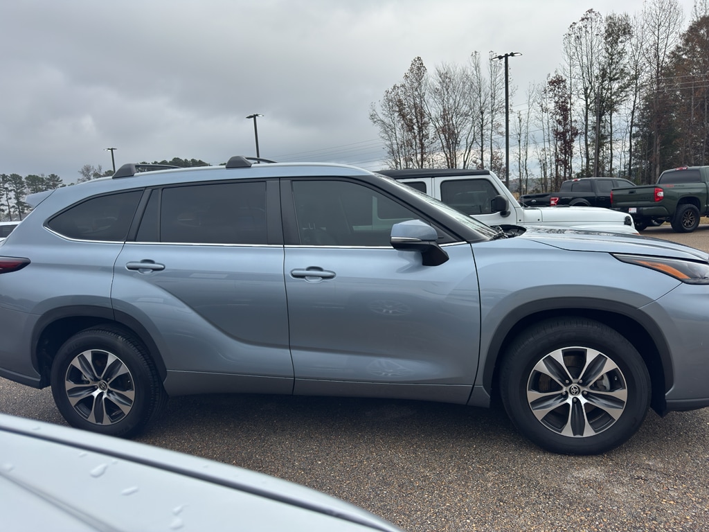 Used 2024 Toyota Highlander XLE SUV