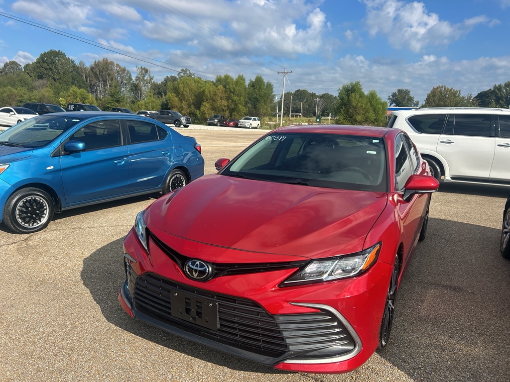 2024 Toyota Camry LE's photo