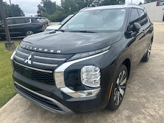 2025 Mitsubishi Outlander Platinum Edition SUV