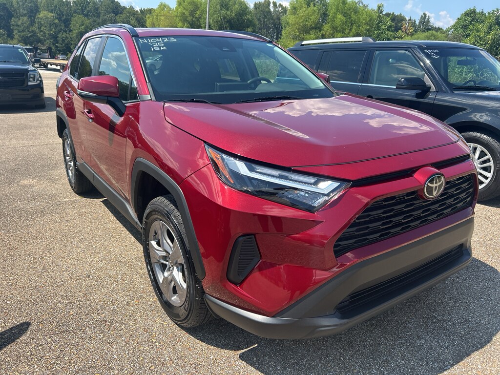 2025 Toyota RAV4 XLE photo 3