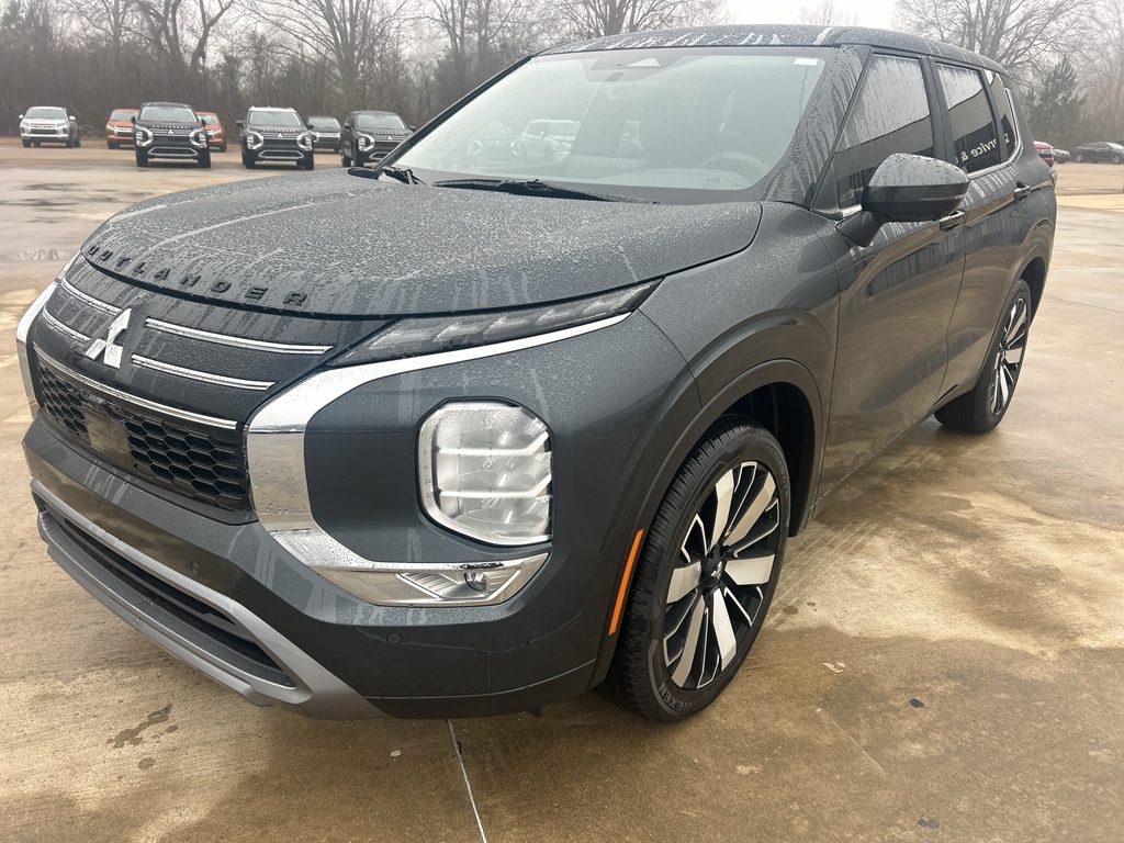 2025 Mitsubishi Outlander SE's photo