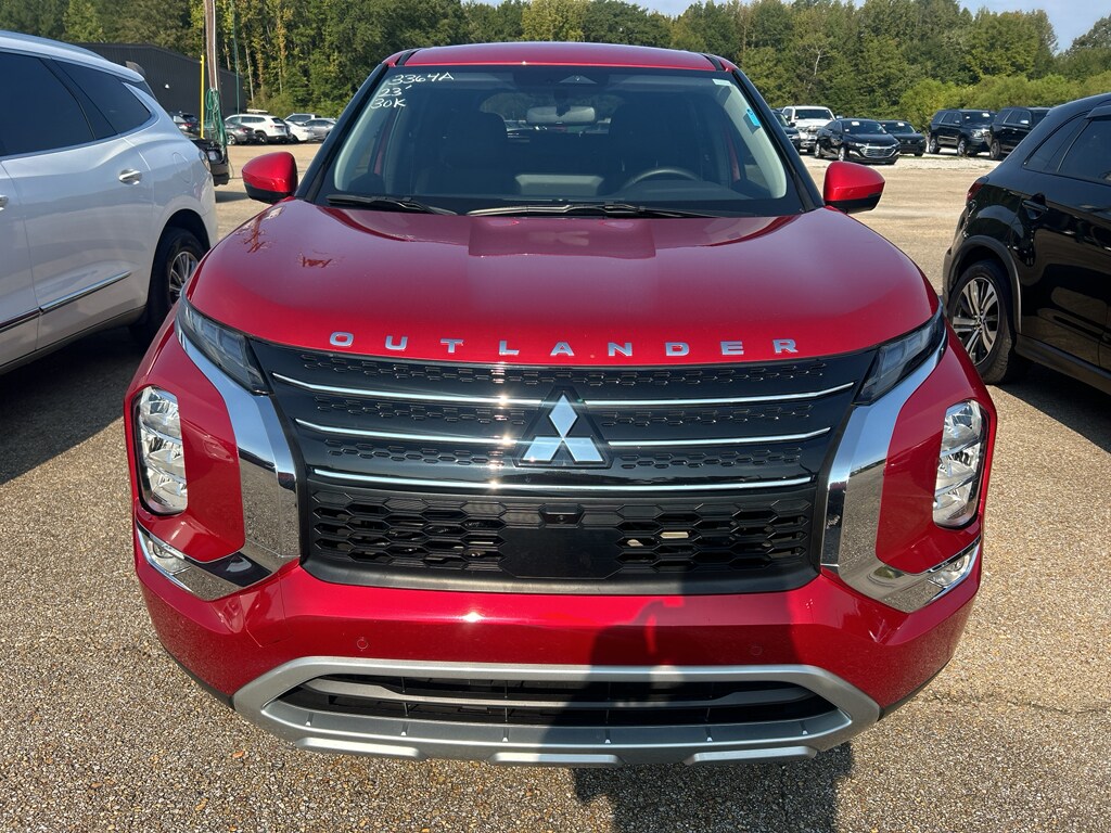 2023 Mitsubishi Outlander SE photo 2