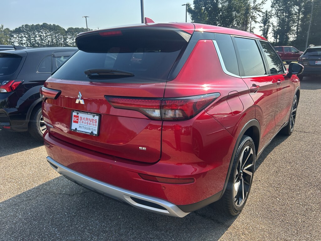 2023 Mitsubishi Outlander SE photo 4