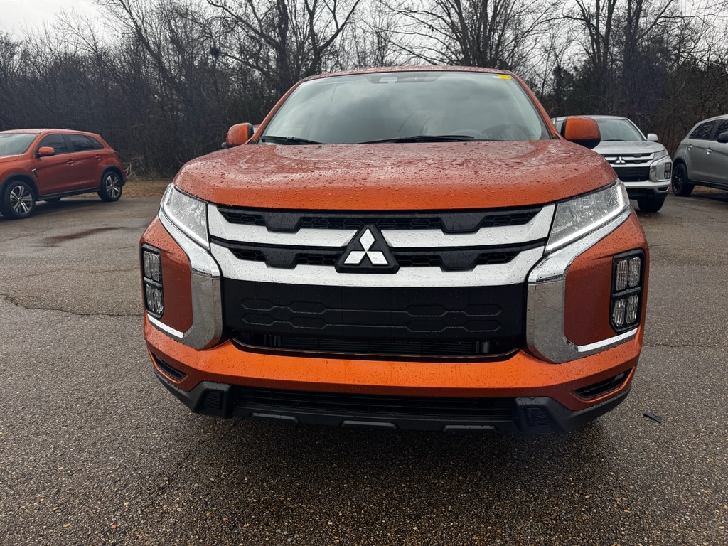 2026 Mitsubishi Outlander ES's photo