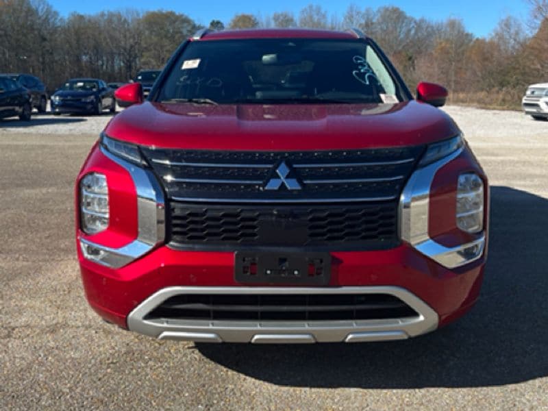 2024 Mitsubishi Outlander SEL's photo