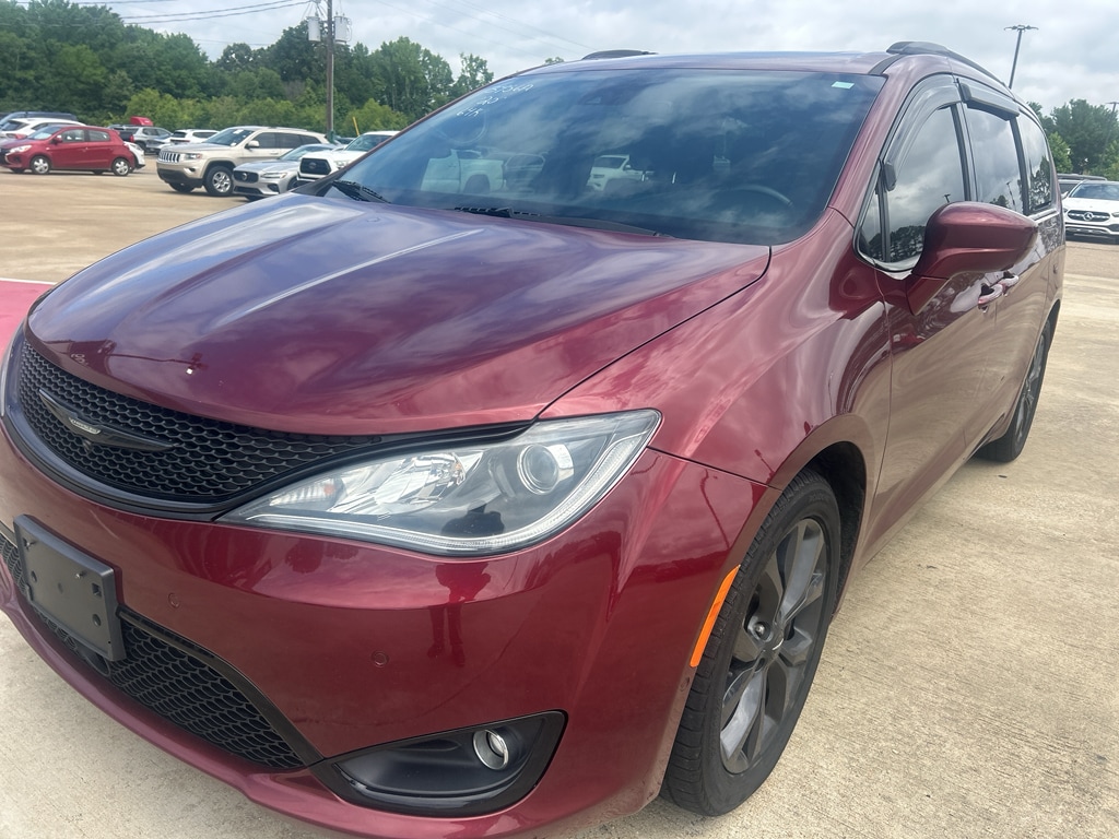 2020 Chrysler Pacifica Touring L Plus's photo