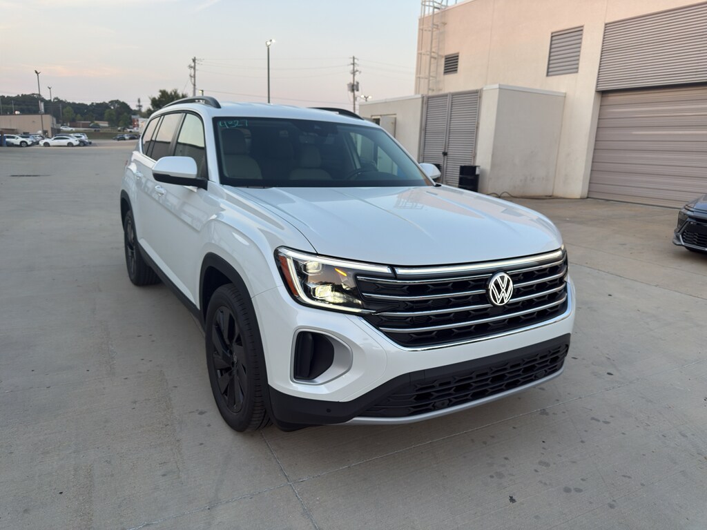 2026 Volkswagen Atlas SE Technology photo 2