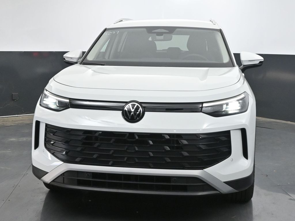 2025 Volkswagen Tiguan SE photo 2