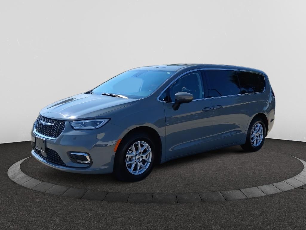 Used 2023 Chrysler Pacifica Touring L Passenger Van