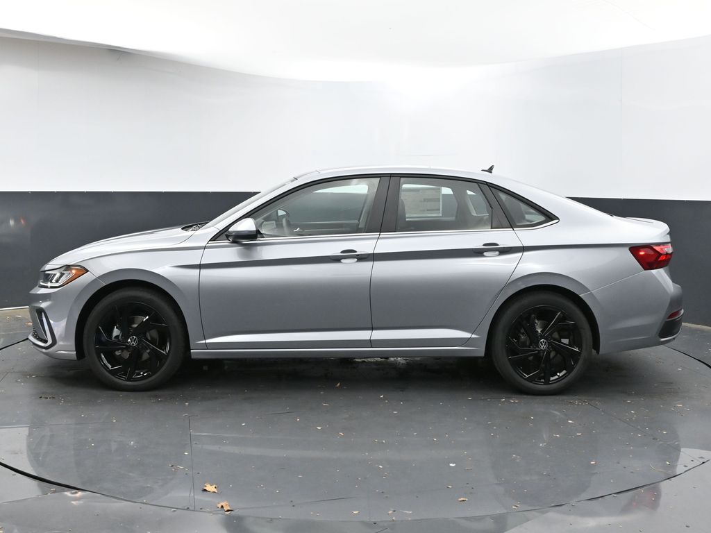 2025 Volkswagen Jetta SE photo 3
