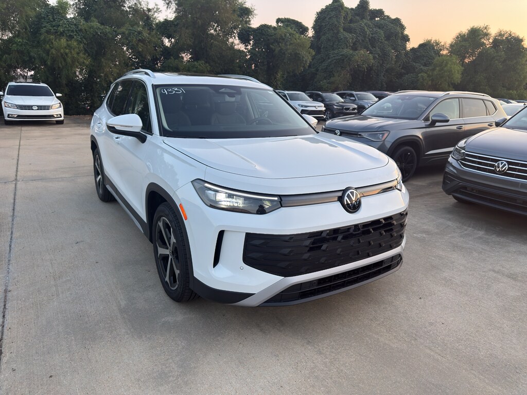 2025 Volkswagen Tiguan SE photo 3