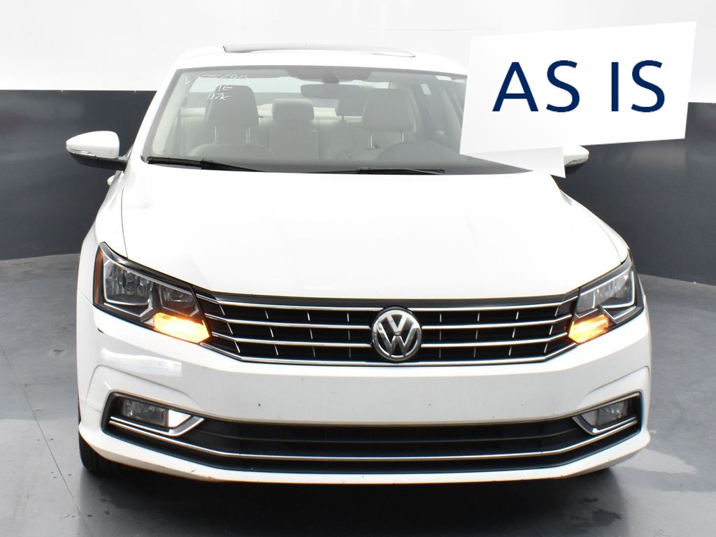 2016 Volkswagen Passat SEL photo 2