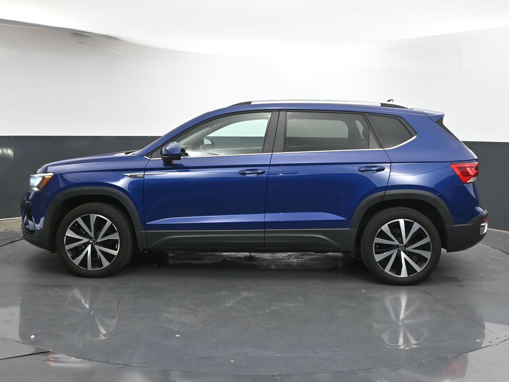 2024 Volkswagen Taos SE photo 2