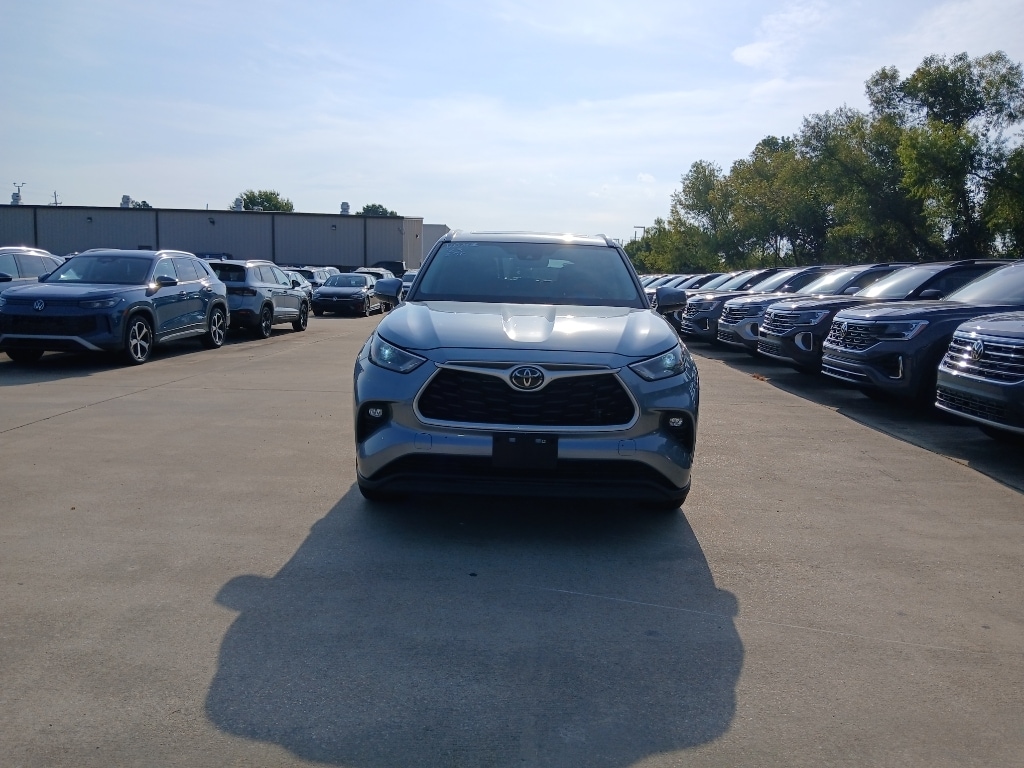 Used 2023 Toyota Highlander XLE Sport Utility