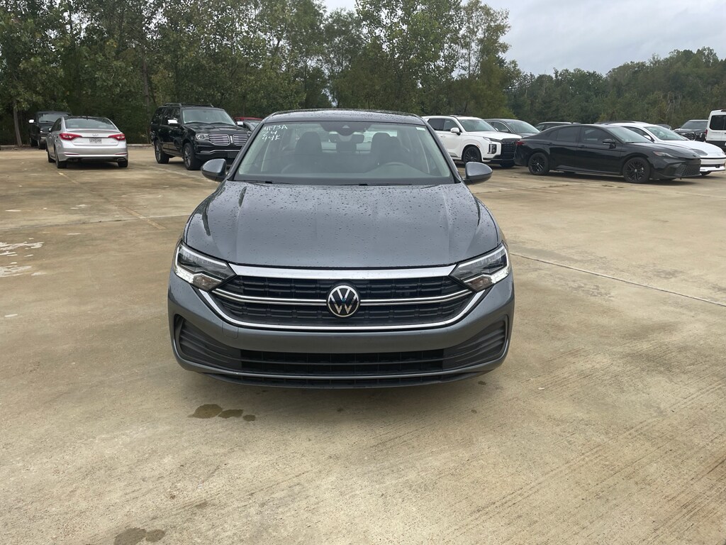 2024 Volkswagen Jetta SE photo 2