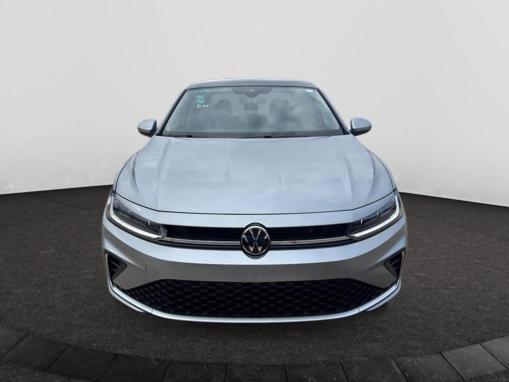 Used 2025 Volkswagen Jetta SE Sedan