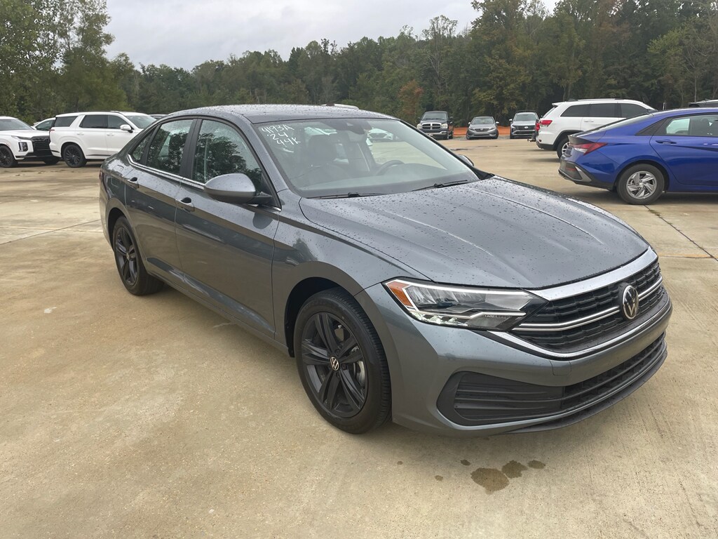 2024 Volkswagen Jetta SE photo 3