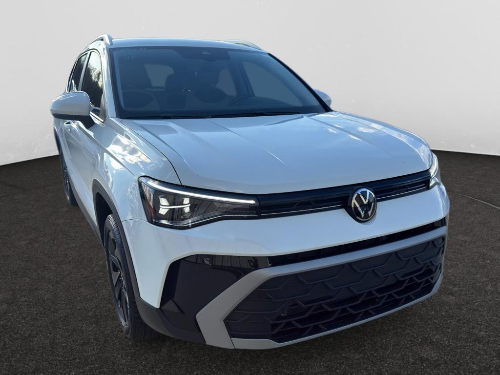 Used 2025 Volkswagen Taos SE Sport Utility