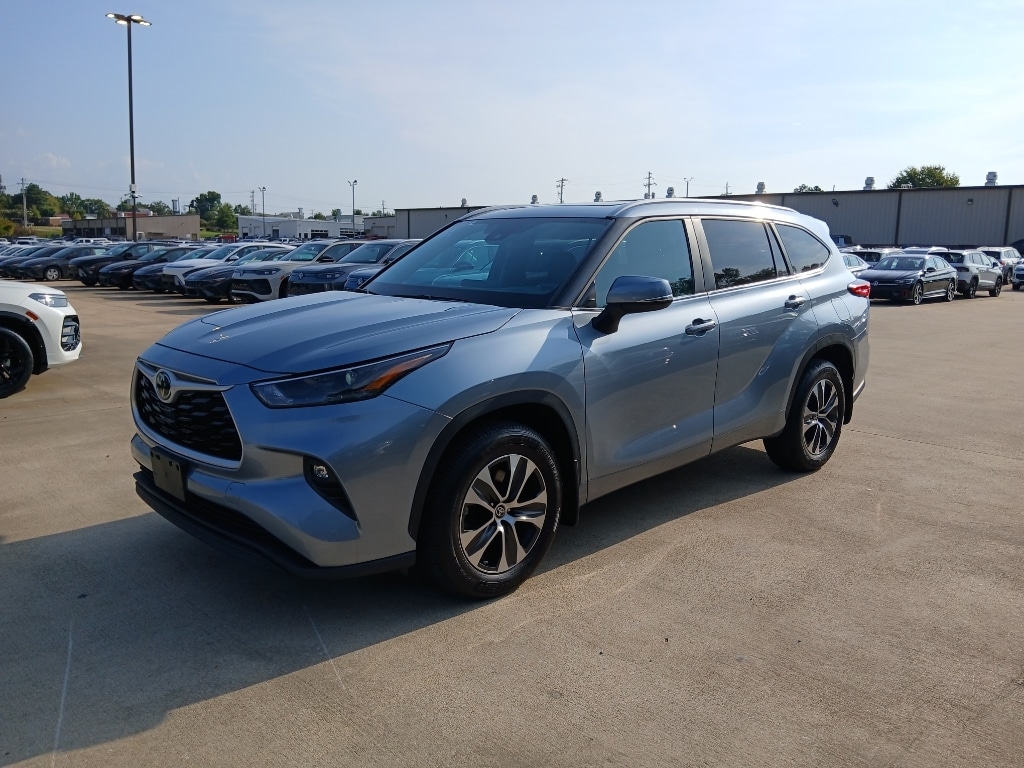 Used 2023 Toyota Highlander XLE Sport Utility