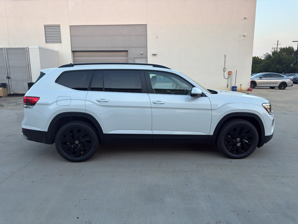 2026 Volkswagen Atlas SE Technology photo 3