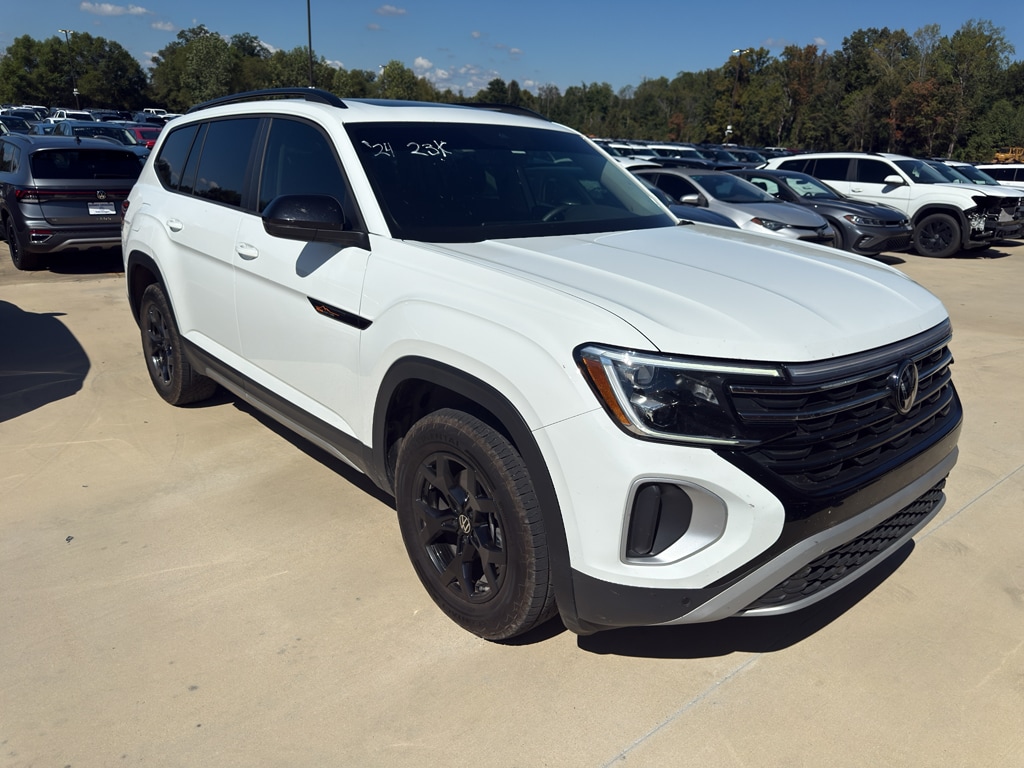 Used 2024 Volkswagen Atlas 2.0T Peak Edition SE w/Technology Sport Utility