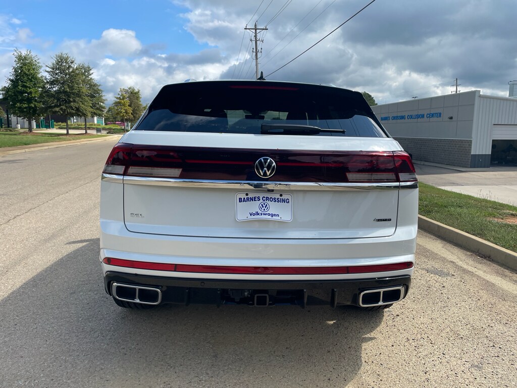 2026 Volkswagen Atlas Cross Sport SEL Premium R-Line photo 2