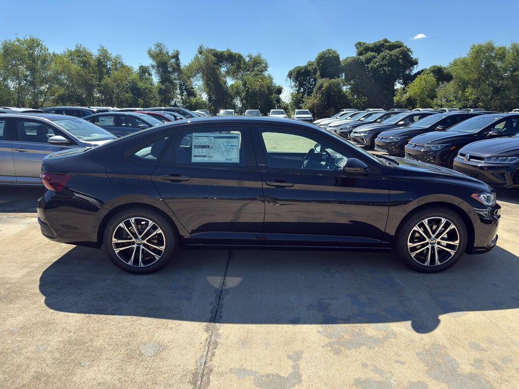 2026 Volkswagen Jetta Sport photo 4