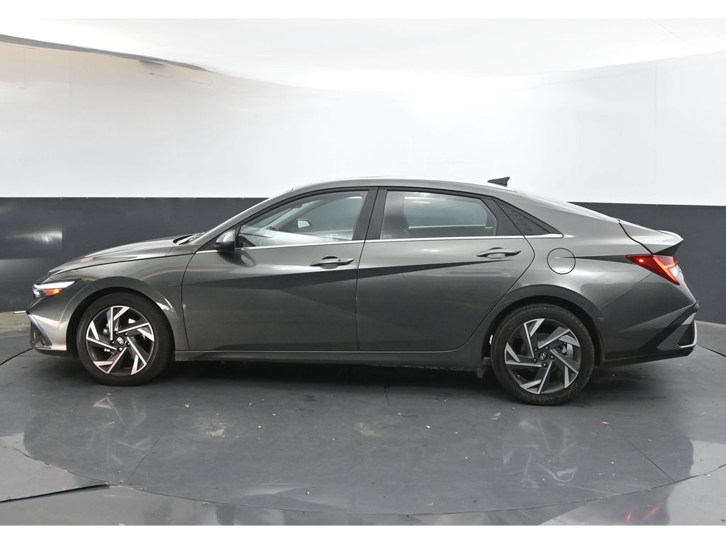 2024 Hyundai Elantra SEL Convenience photo 4