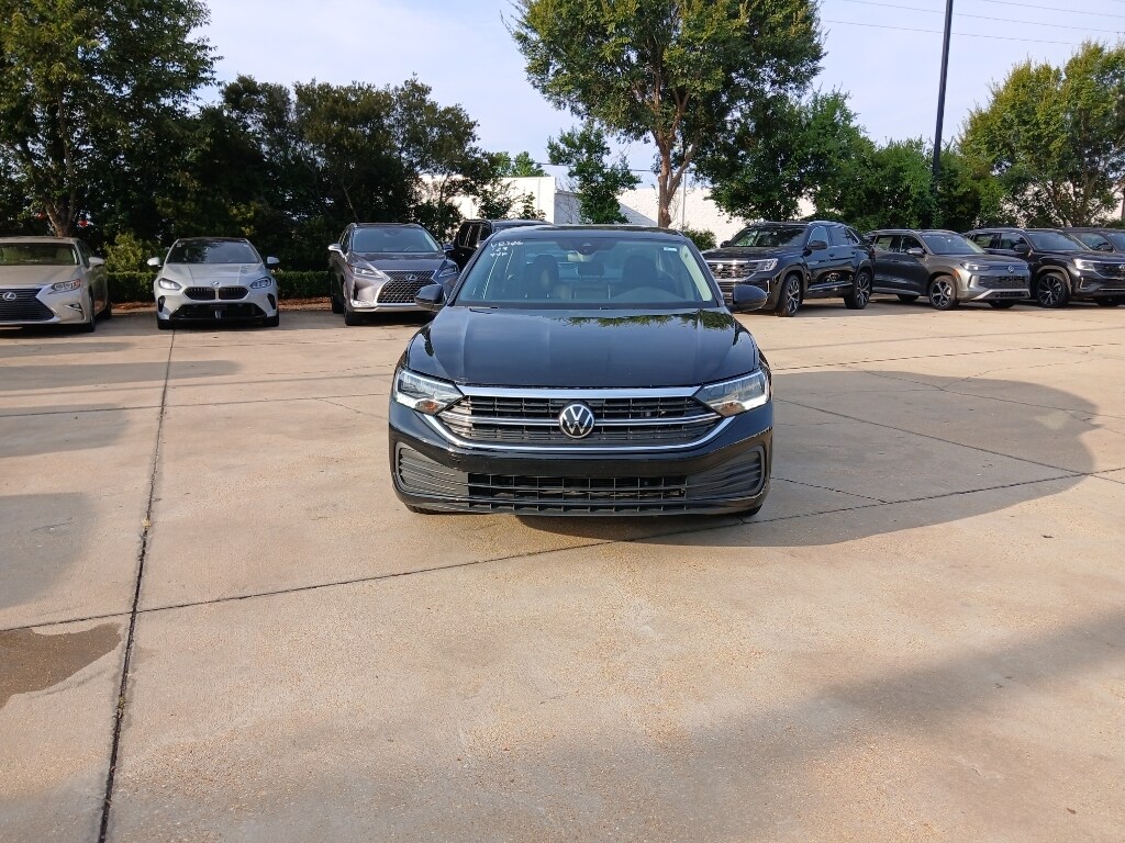 Used 2023 Volkswagen Jetta SE Sedan