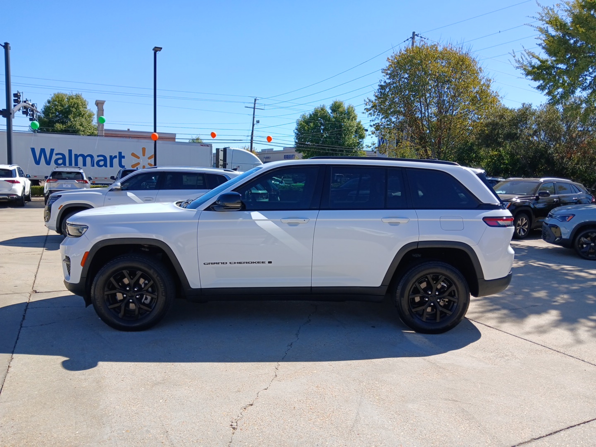 Used 2024 Jeep Grand Cherokee Altitude Sport Utility