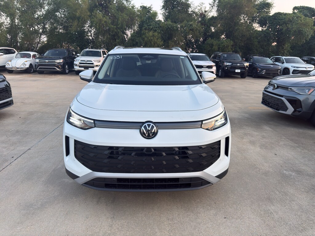 2025 Volkswagen Tiguan SE photo 2