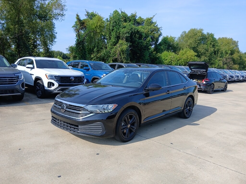Used 2024 Volkswagen Jetta SE Sedan