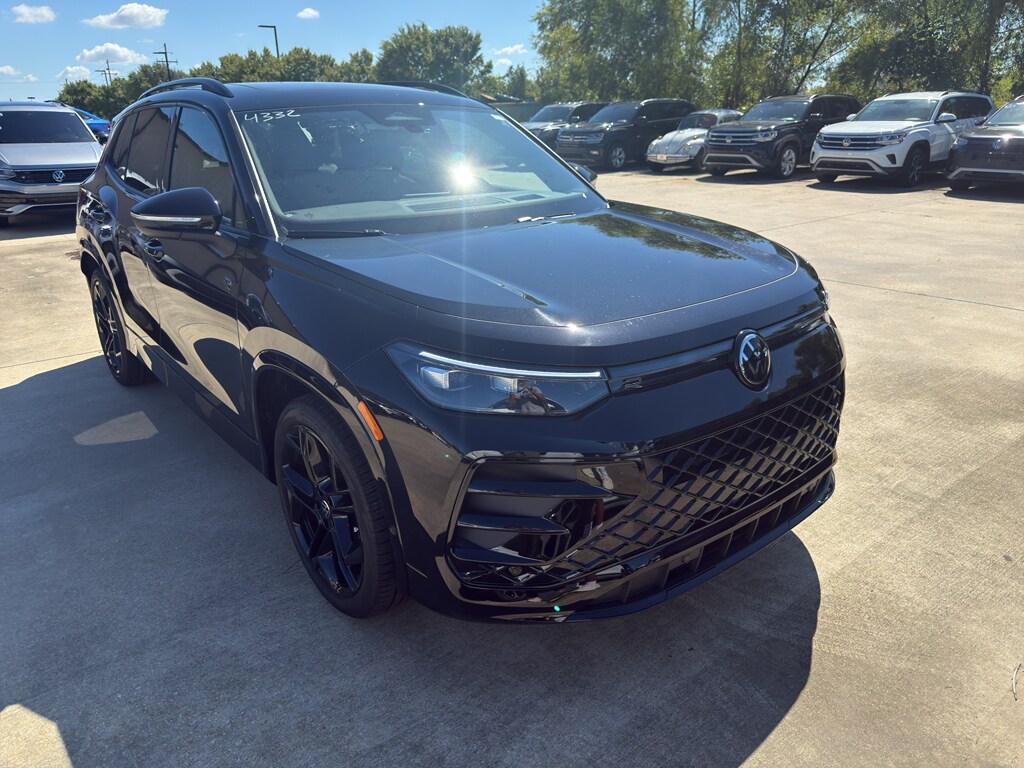 2025 Volkswagen Tiguan SE R-Line Black photo 2