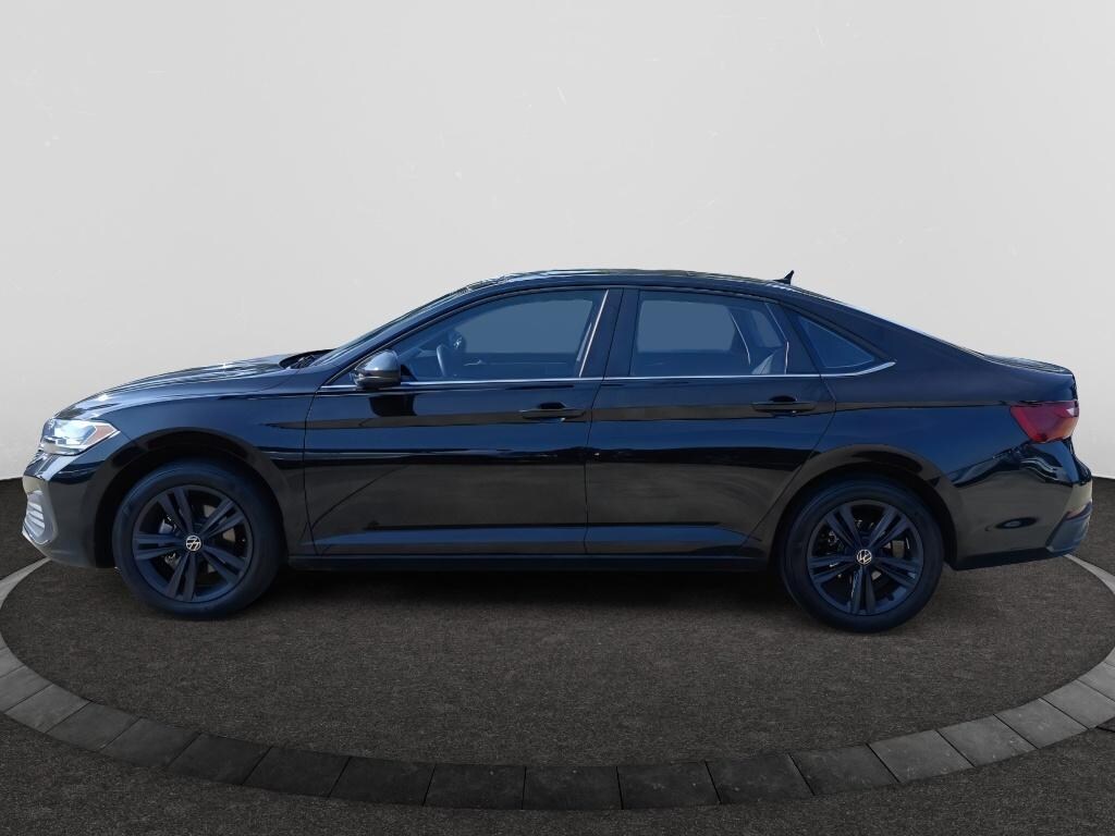 Used 2024 Volkswagen Jetta SE Sedan