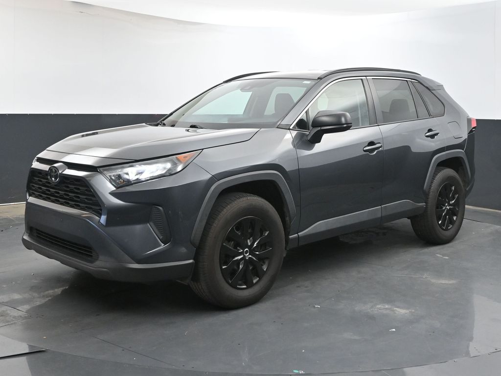 2020 Toyota RAV4 LE photo 3
