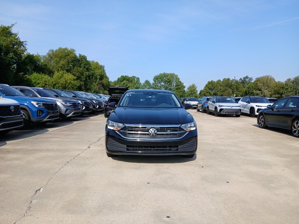 Used 2024 Volkswagen Jetta SE Sedan
