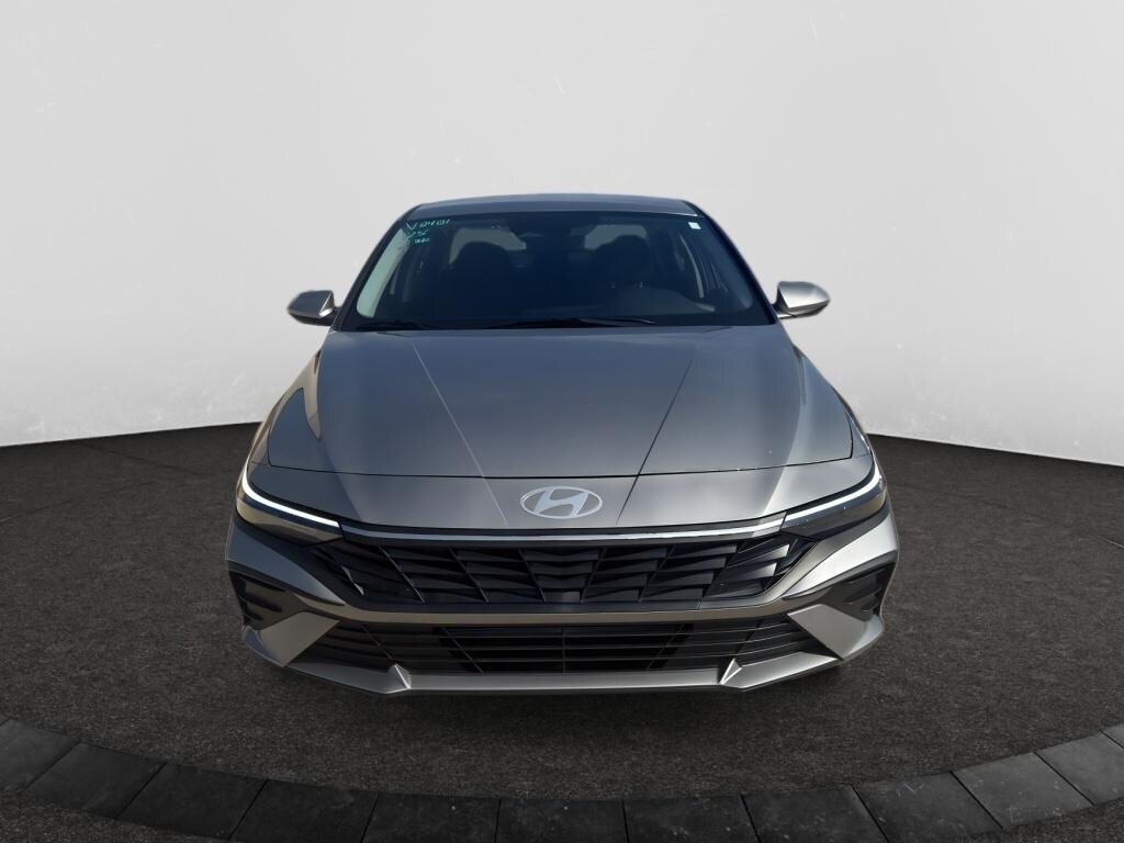 Used 2025 Hyundai Elantra SE Sedan