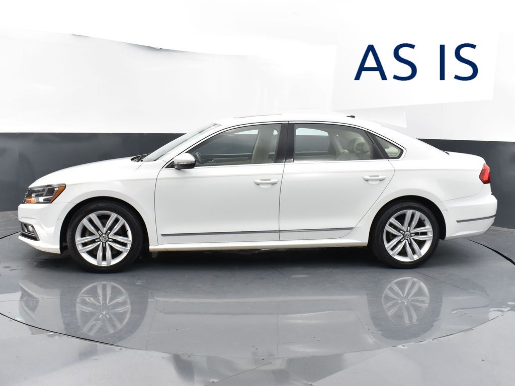 2016 Volkswagen Passat SEL photo 4