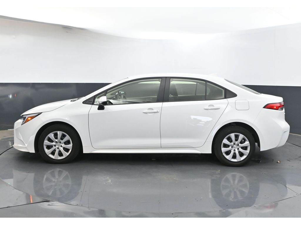 2025 Toyota Corolla Hybrid LE photo 4