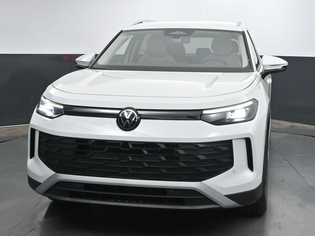 2025 Volkswagen Tiguan SE photo 2