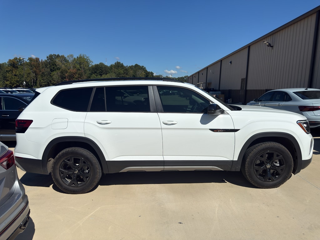 Used 2024 Volkswagen Atlas 2.0T Peak Edition SE w/Technology Sport Utility
