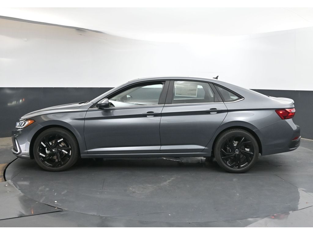 2025 Volkswagen Jetta SE photo 4