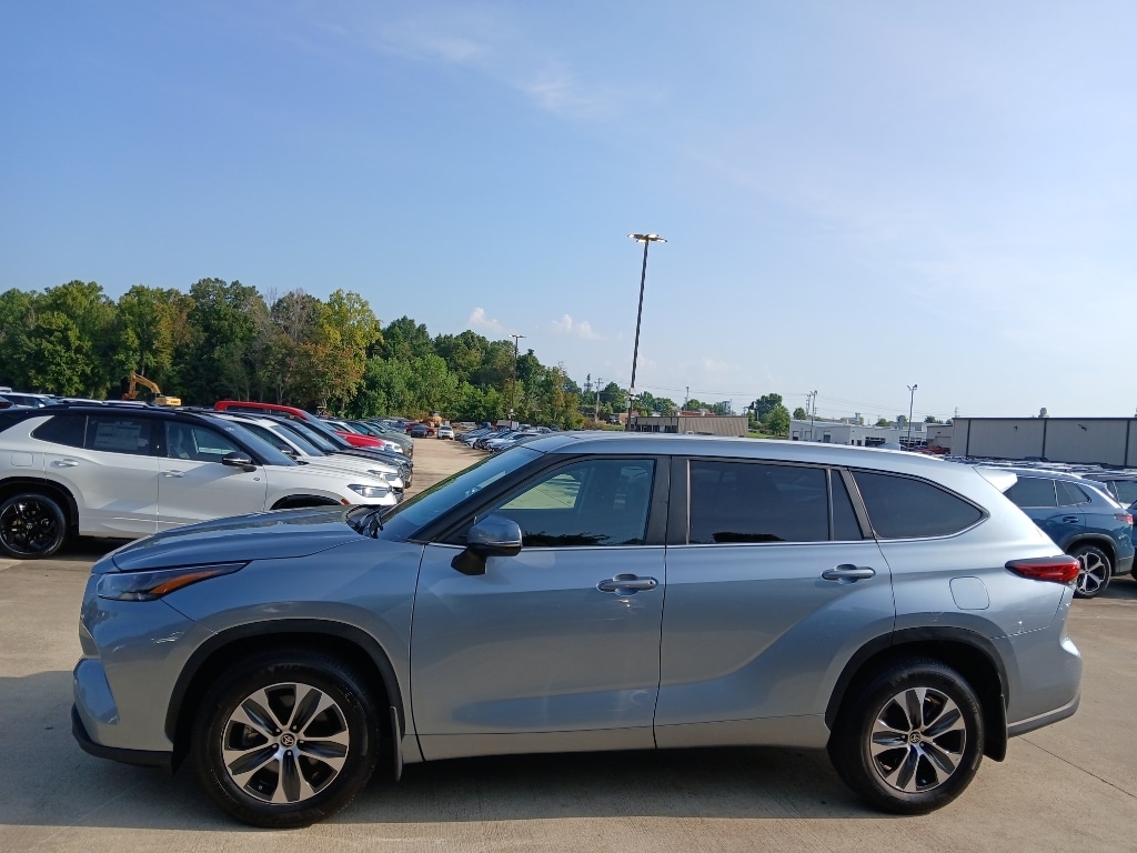 Used 2023 Toyota Highlander XLE Sport Utility