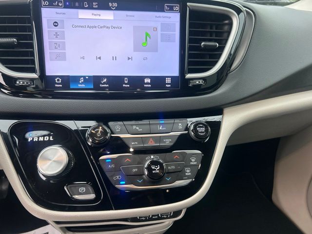 2024 Chrysler Pacifica Touring L - Photo 13