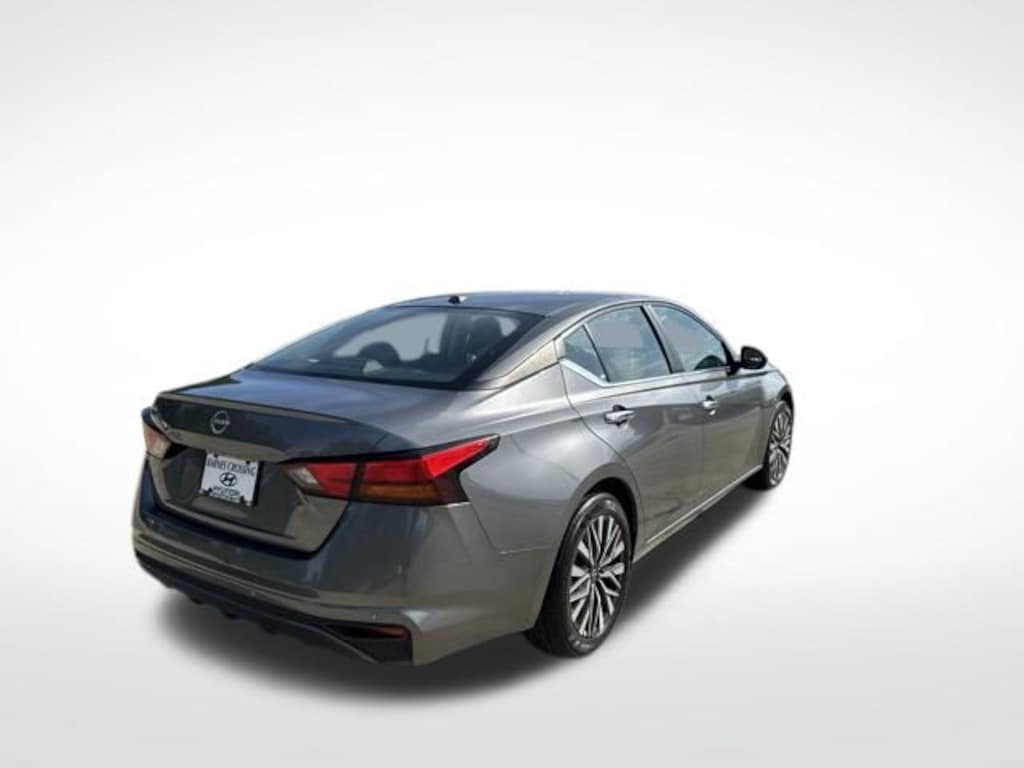 Used 2025 Nissan Altima SV Sedan
