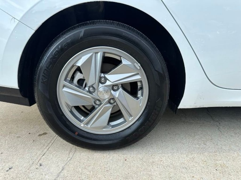 Used 2026 Hyundai Elantra SE Sedan