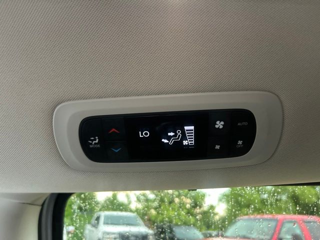 2024 Chrysler Pacifica Touring L - Photo 26