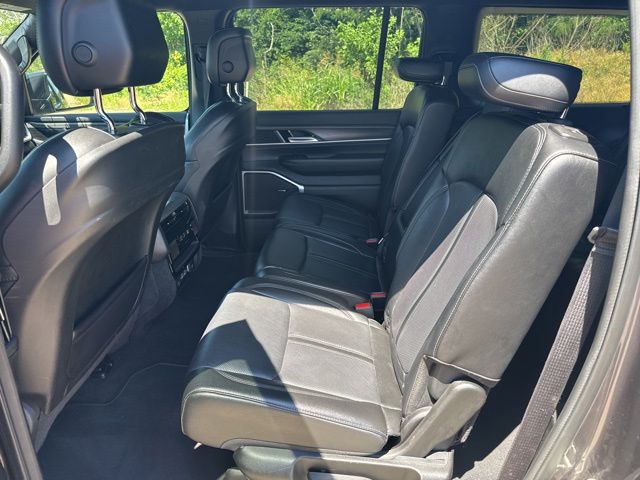 2024 Jeep Wagoneer L Series II - Photo 11