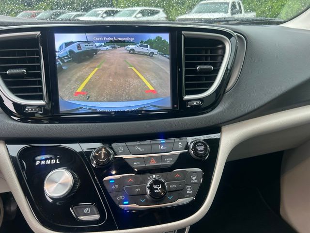 2024 Chrysler Pacifica Touring L - Photo 15